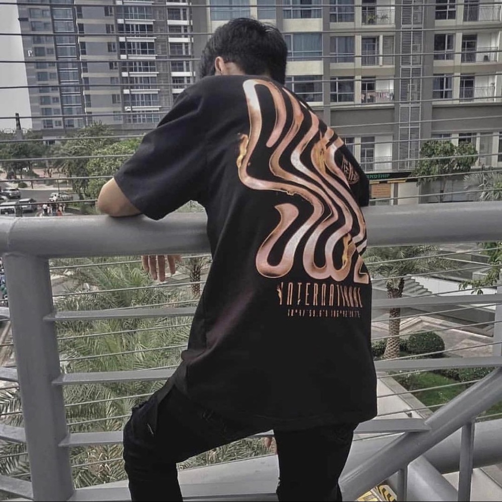 T-Shirt - Picture 3 of 3